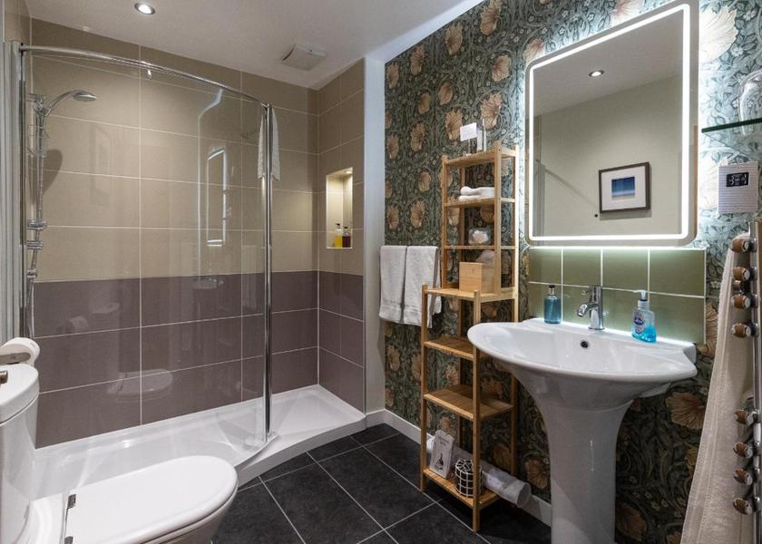 Western Isles Isle of Lewis Room 4 - King-Size Double with Sea View