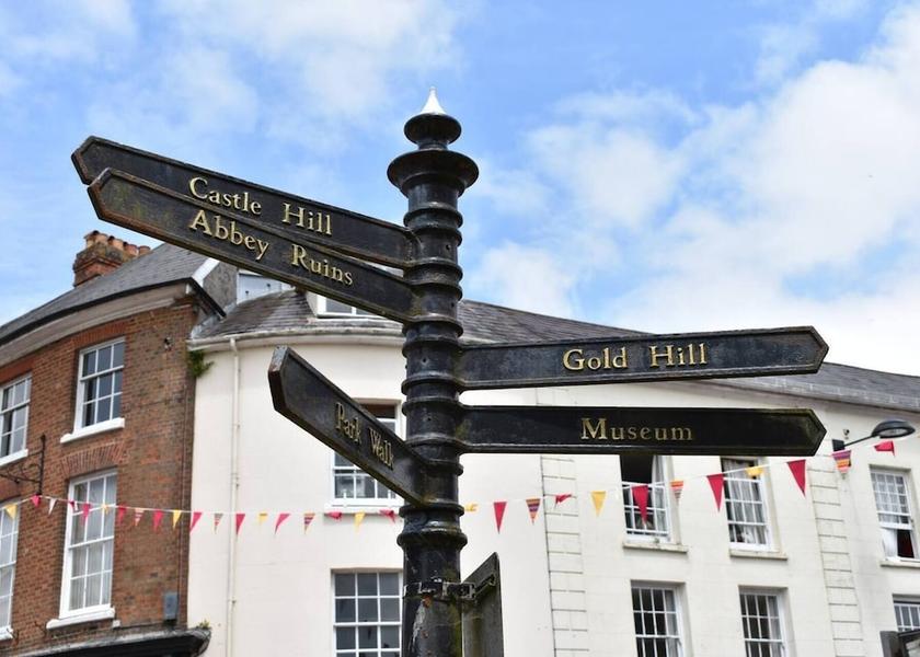 England Shaftesbury Exterior Detail