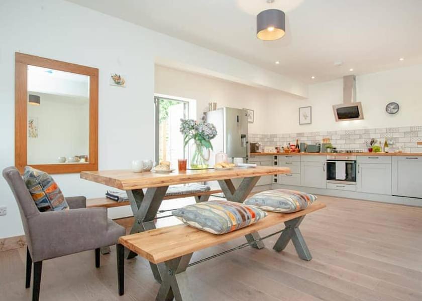 England Honiton Dining Area