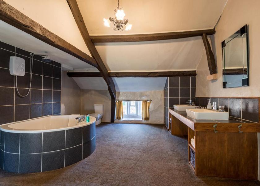 England Seascale 4 Poster Suite - No pets