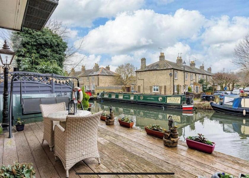 England Hertford Outdoor Dining