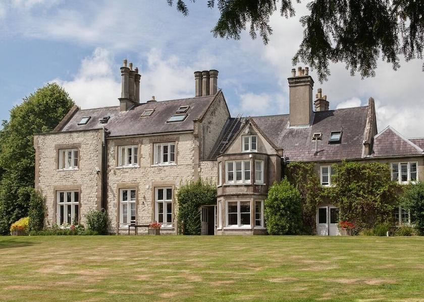 England Petersfield Exterior Detail