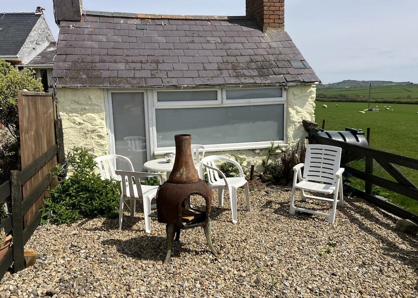 Wales Pwllheli Property Grounds