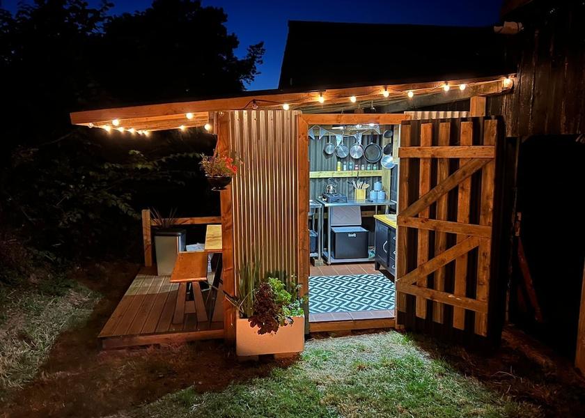 England Torpoint Exterior Detail