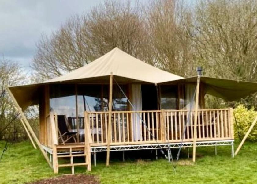 England Torpoint Exterior Detail