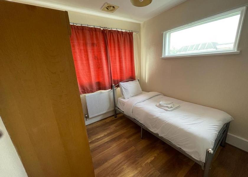 England Harrow Standard Single Room with Shared Bathroom