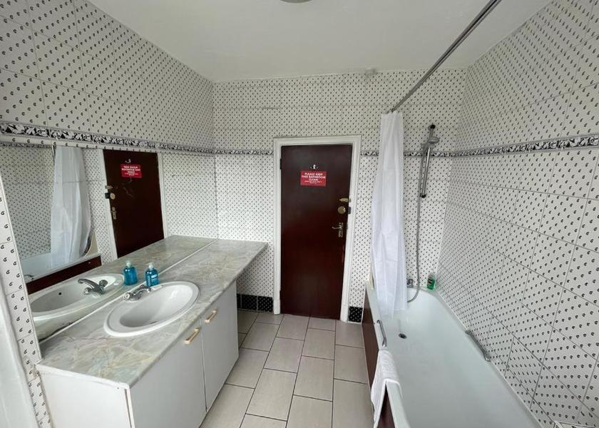 England Harrow Standard Single Room with Shared Bathroom