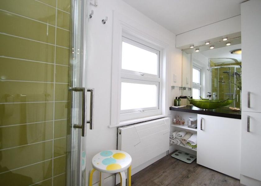 England Kingston Upon Thames Bathroom