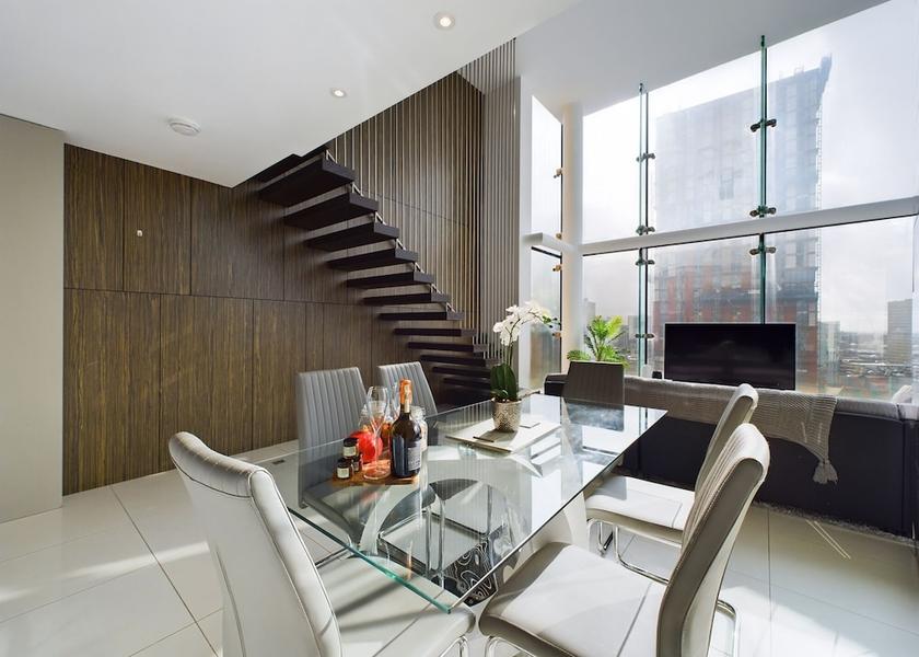 England Manchester In-Room Dining