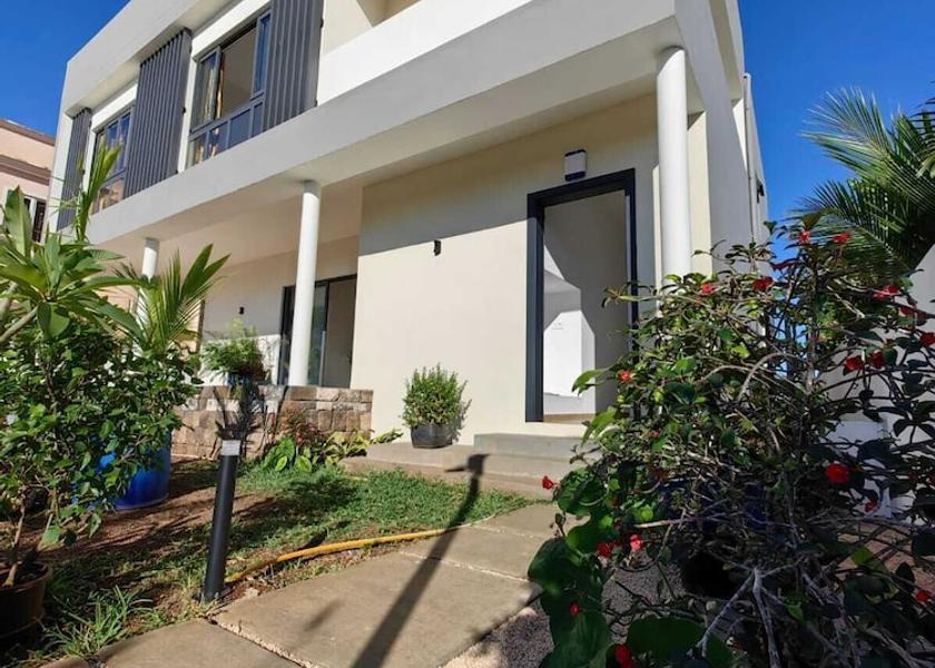  Flic-en-Flac Primary image