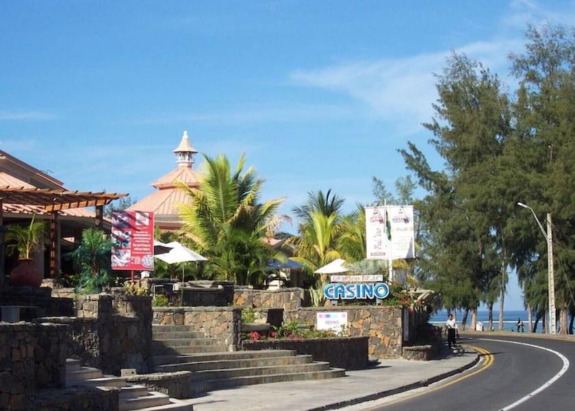  Flic-en-Flac Exterior Detail