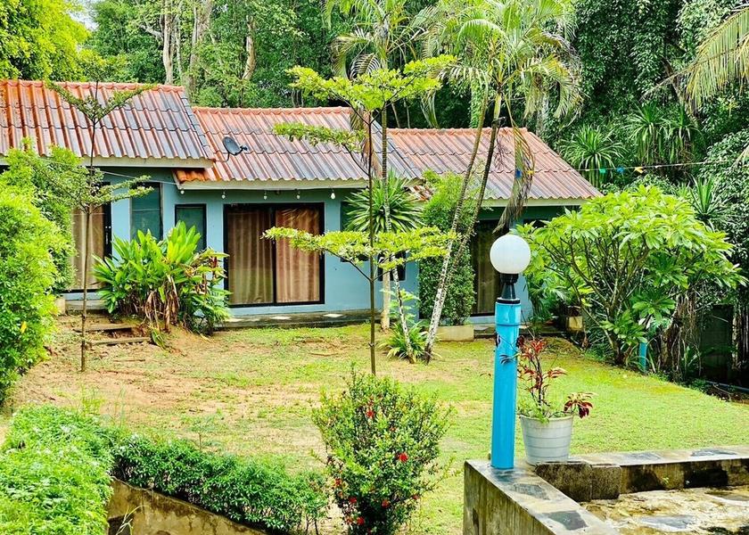 Phetchaburi Kaeng Krachan Exterior Detail