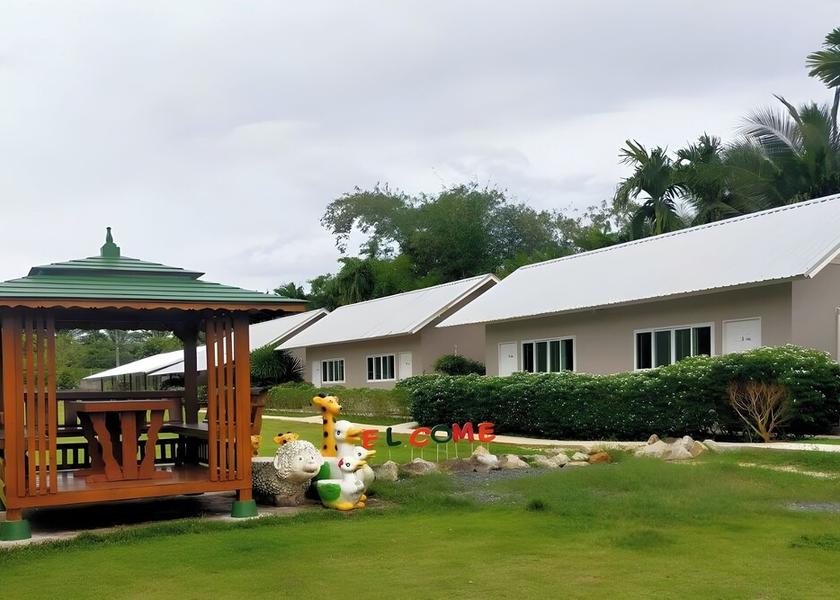 Phuket Thep Kasattri Exterior Detail