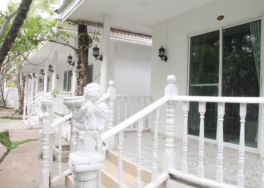 Nakhon Pathom Nakhon Chai Si Facade