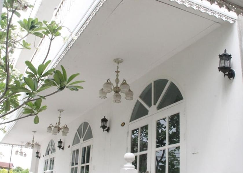 Nakhon Pathom Nakhon Chai Si Facade