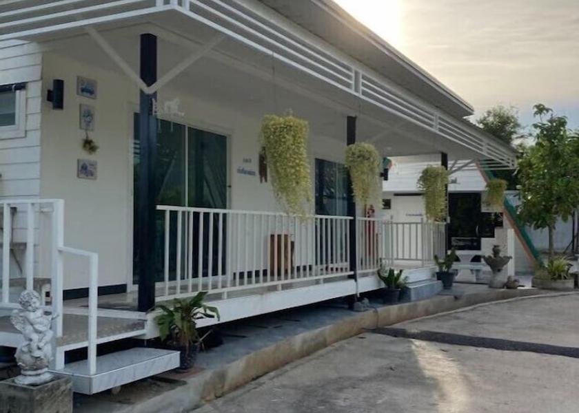 Rayong Province Nikhom Phatthana Reception