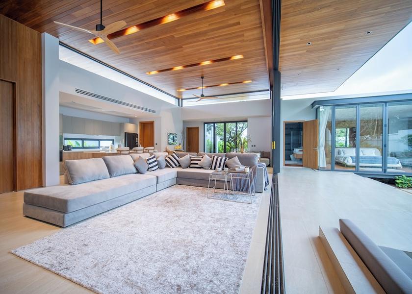 Phuket Thep Kasattri Interior Entrance