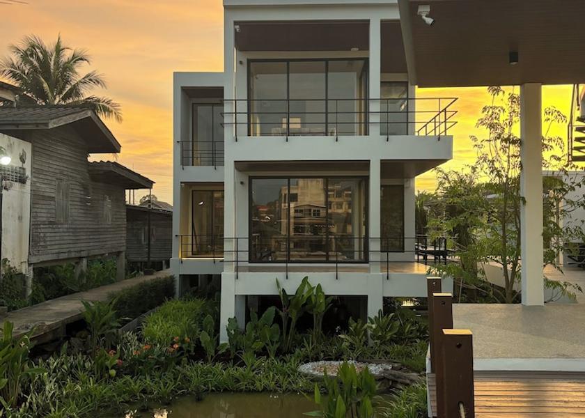 Surat Thani Phunphin Exterior Detail