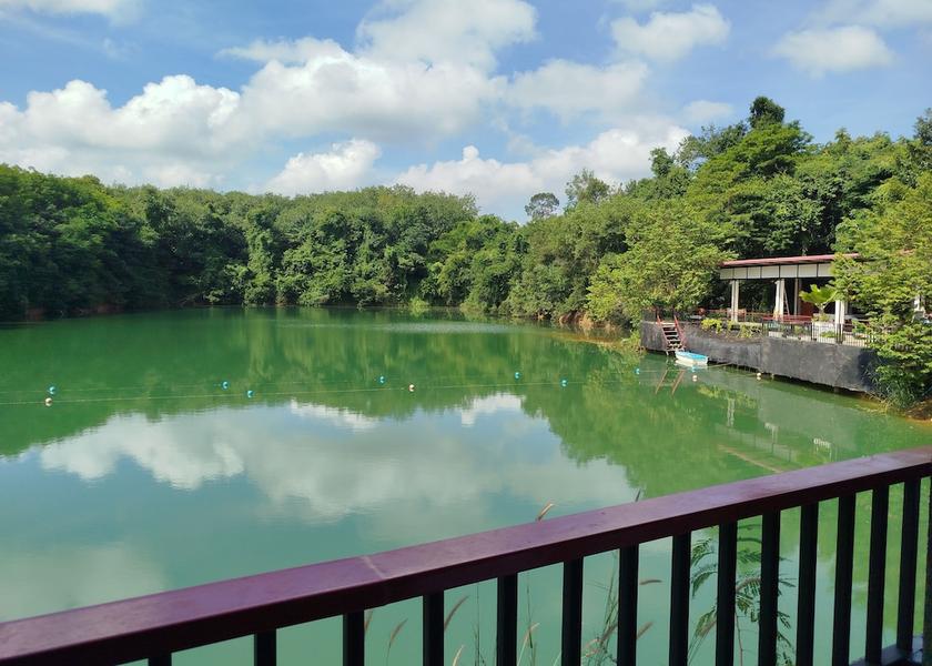 Surat Thani Phunphin Exterior Detail