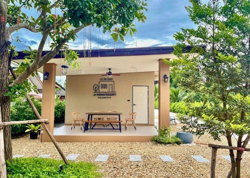 Surat Thani Phunphin Exterior Detail