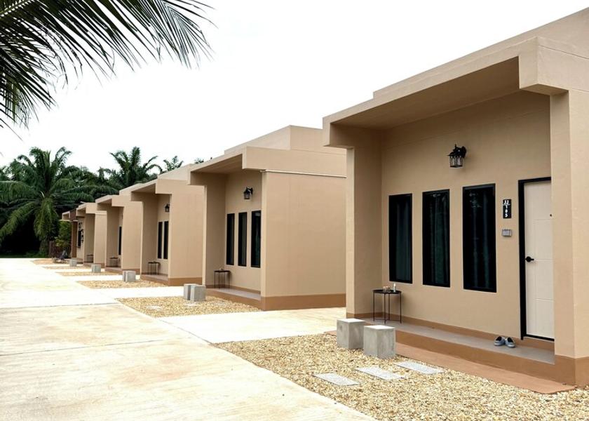 Surat Thani Phunphin Facade