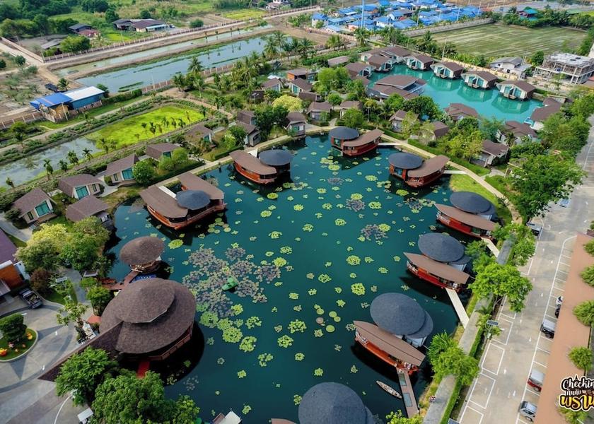 Nakhon Pathom Nakhon Chai Si Exterior Detail