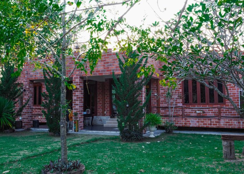 Ratchaburi Suan Phueng Exterior Detail