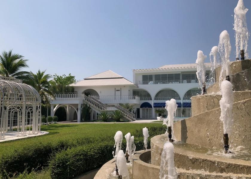 Nakhon Pathom Nakhon Chai Si Exterior Detail