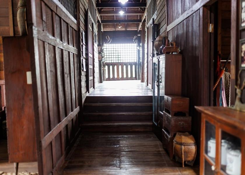 Chiang Mai Province San Kamphaeng Interior Entrance