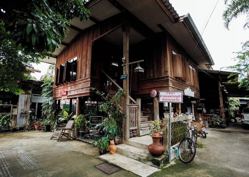 Chiang Mai Province San Kamphaeng Facade