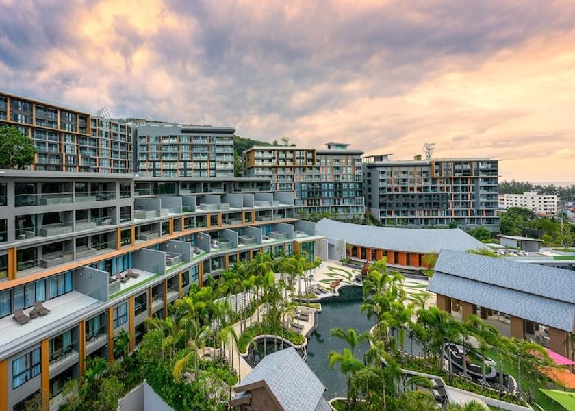 Phuket Choeng Thale Facade