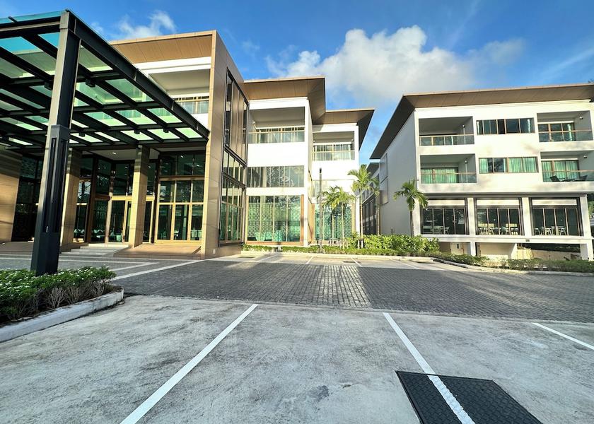 Phuket Province Sa Khu Parking