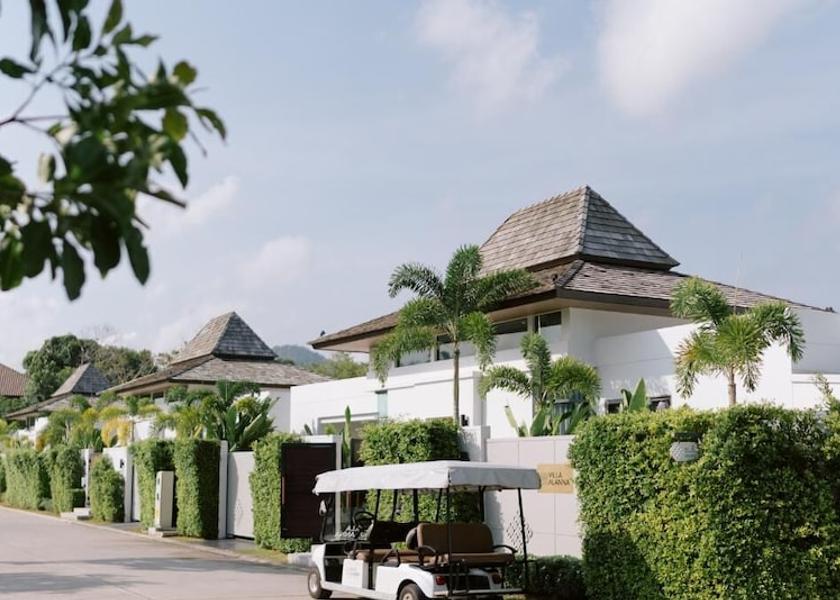 Phuket Choeng Thale Facade