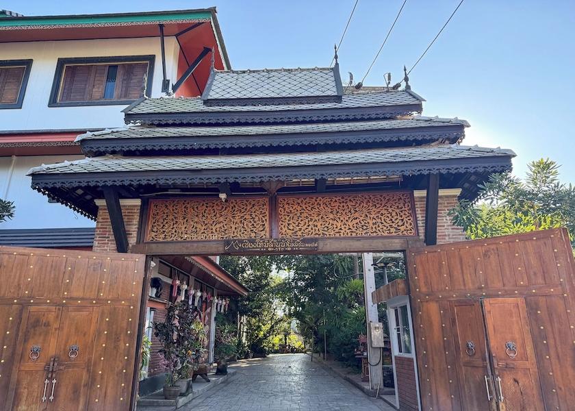 Chiang Mai Province San Kamphaeng Exterior Detail