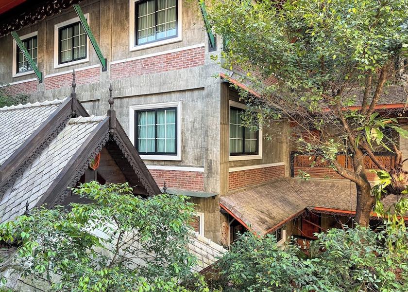 Chiang Mai Province San Kamphaeng Exterior Detail