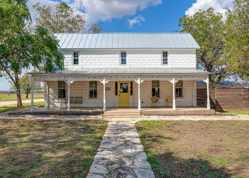 Kansas Harper Exterior Detail