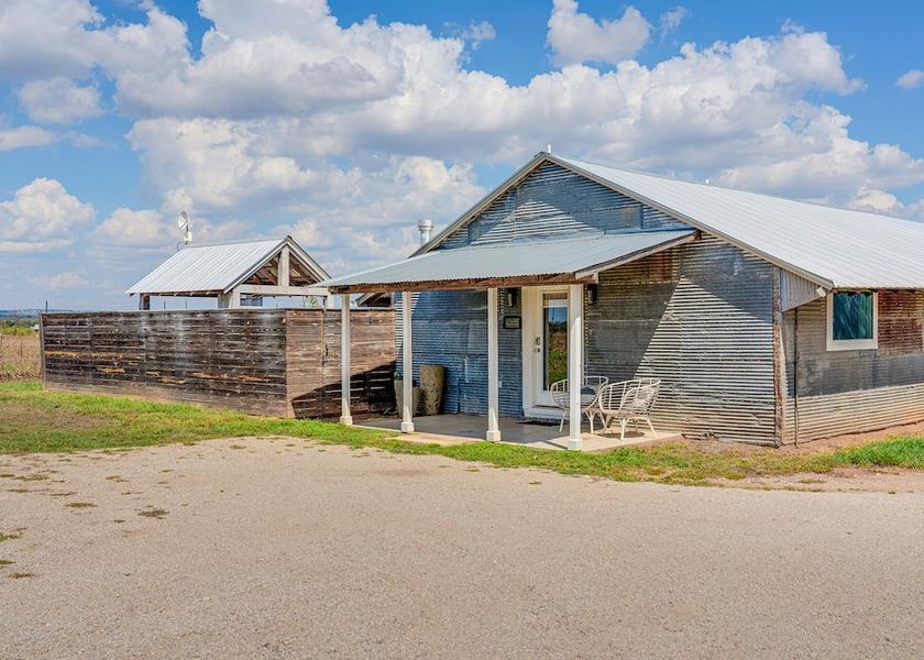 Kansas Harper Exterior Detail