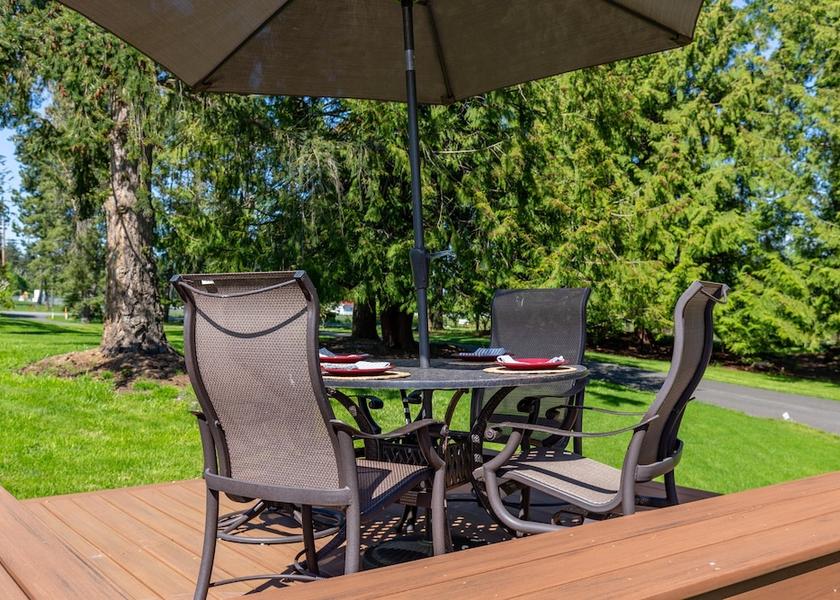 Washington Freeland Outdoor Dining