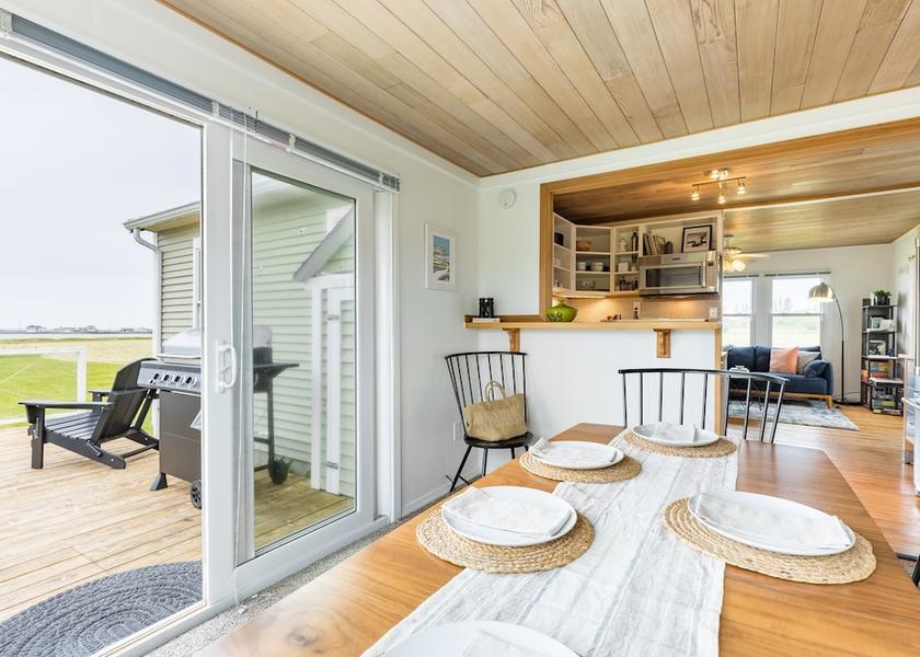 Washington Oak Harbor Interior Entrance