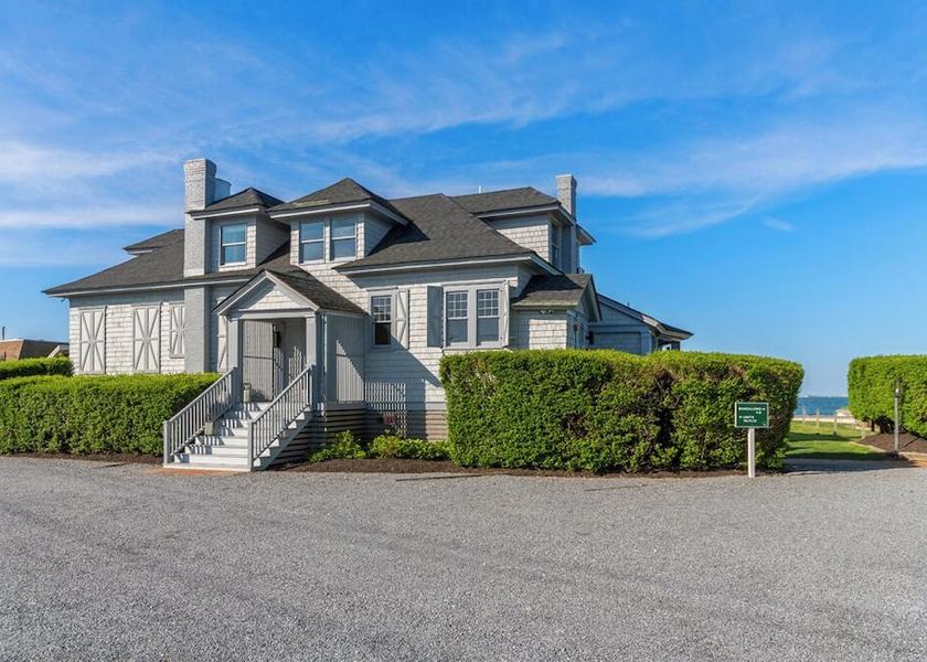 New York Hampton Bays Exterior Detail