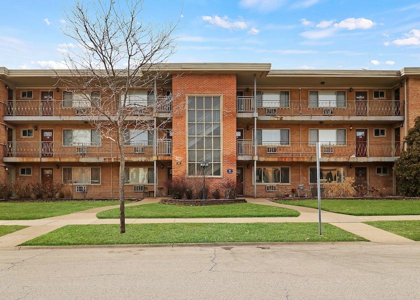 Illinois Arlington Heights Exterior Detail