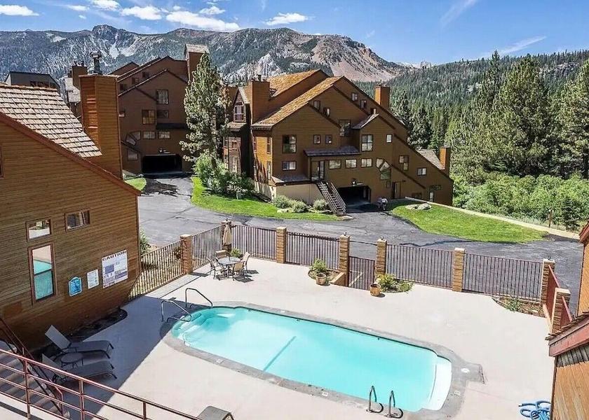 California Mammoth Lakes Pool