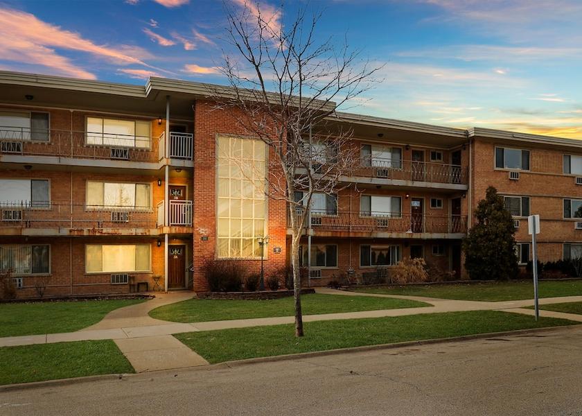 Illinois Arlington Heights Exterior Detail
