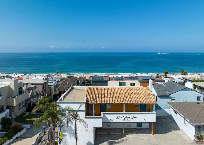 California Manhattan Beach Exterior