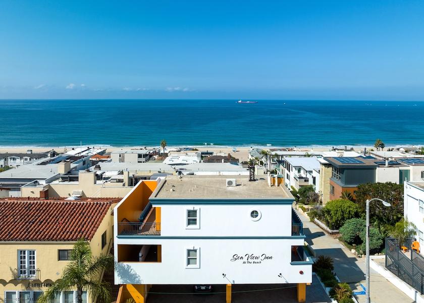 California Manhattan Beach Exterior