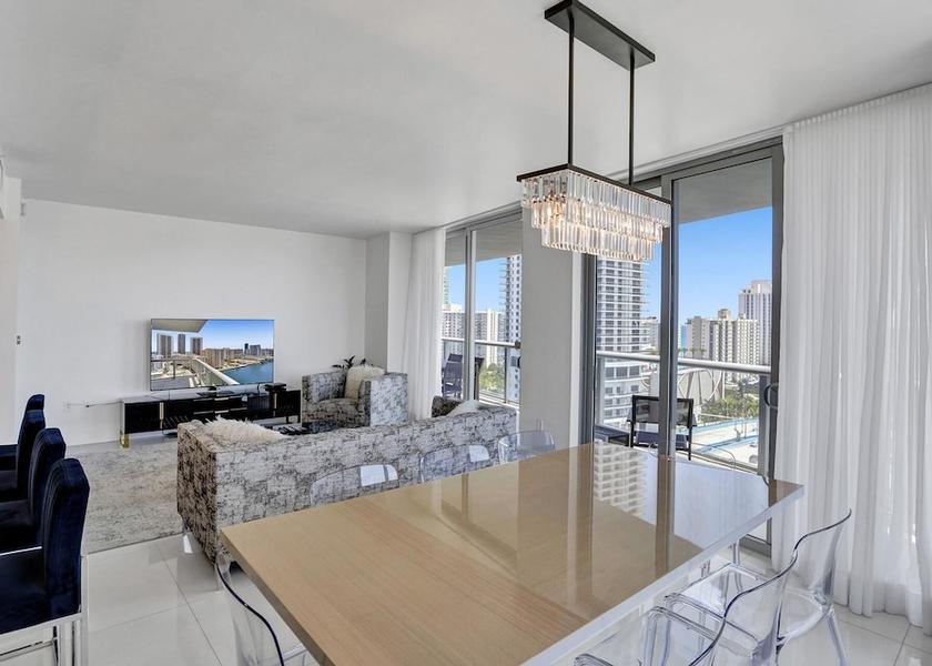 Florida Hallandale Beach In-Room Dining