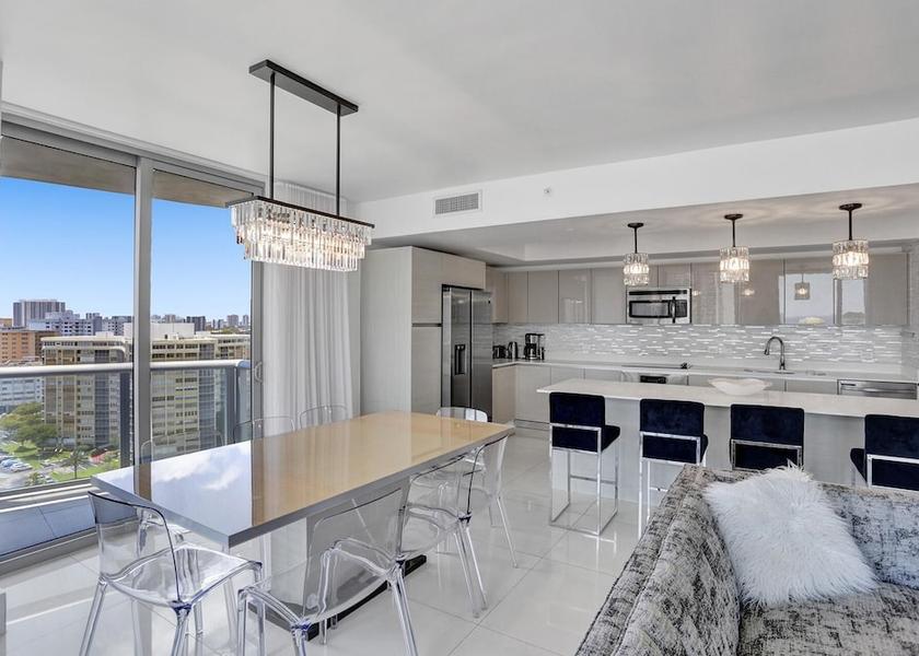 Florida Hallandale Beach In-Room Dining