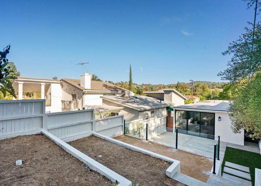 California Woodland Hills Property Grounds