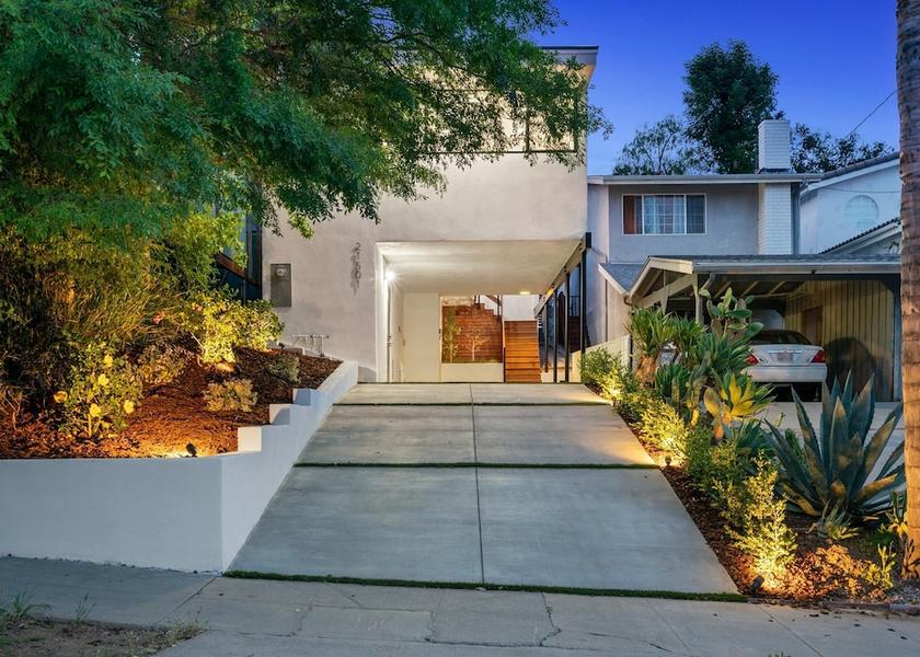California Woodland Hills Property Grounds