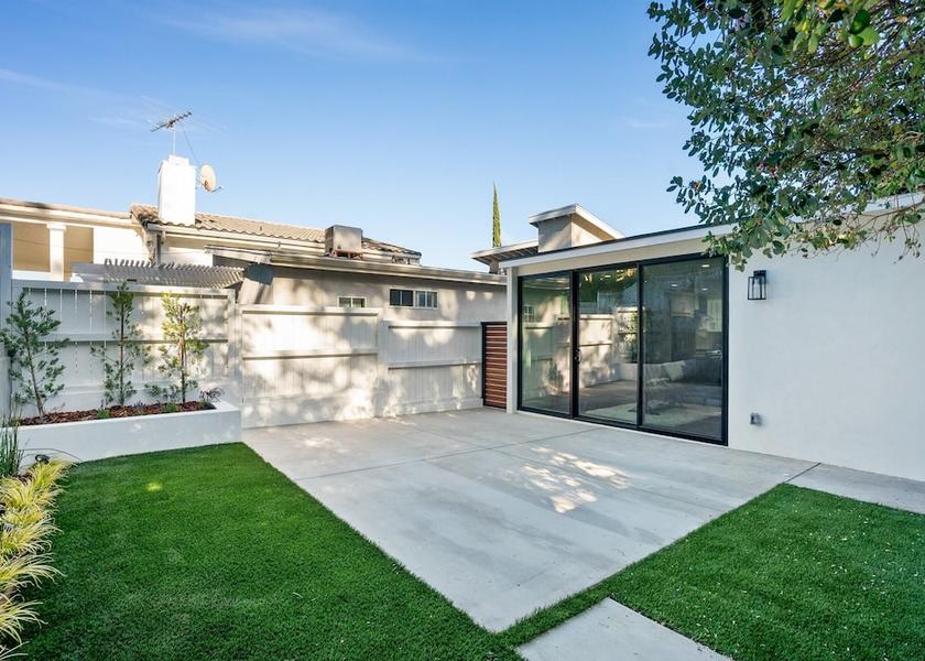 California Woodland Hills Property Grounds